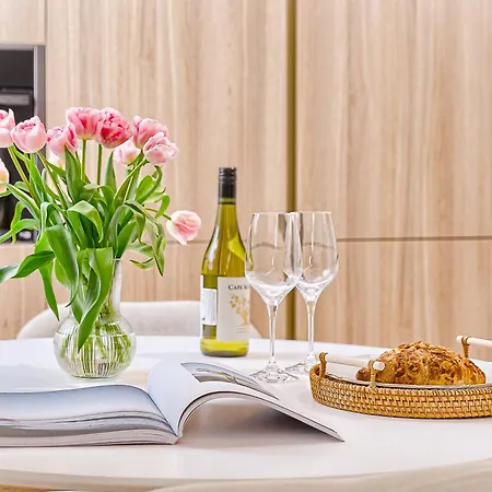 Amazing 2 X Free Parking X 24x7 Apartament *