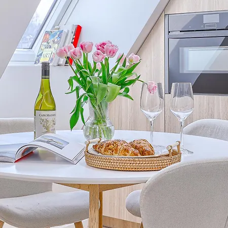 Amazing 2 X Free Parking X 24x7 *