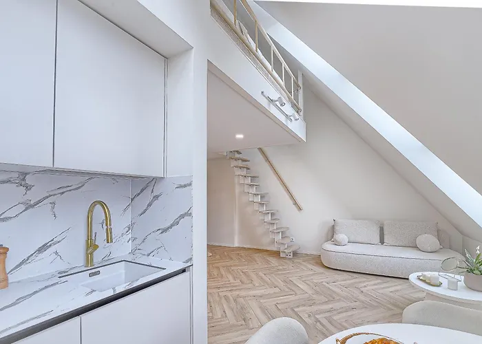 Amazing 2 X Free Parking X 24x7 Apartment