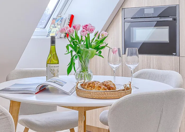 Amazing 2 X Free Parking X 24x7 *